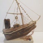 AIGUIER - objet déco en bois flotté et récupération (fil, filet, pierre..)