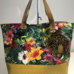 Christine Mandin crée des sacs et pochettes en mixant les matières.