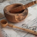 M. ELLENA tourneur sur bois qui travaille principalement l'olivier