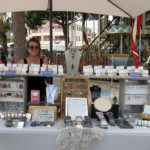 Stand de Mme ALLEGRO et ses parures de bijoux