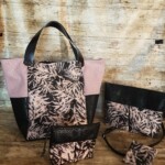 Les créations de sacs, pochettes et besaces multi textiles de Mme JOLY.