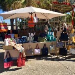 Le stand de Mme VITELLI avec ses sacs et pochettes