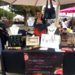 Françoise et Laetitia réalisent des parures de bijoux, des sacs en tissus et autres objets couture.